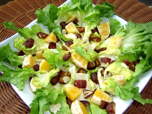 Sweet Escarole Salad with Dates and Oranges - healing green food colour